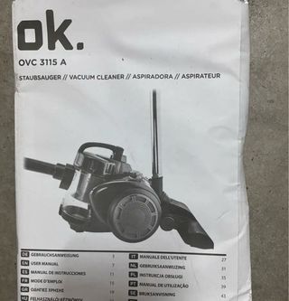 Aspirapolvere nero e rosso