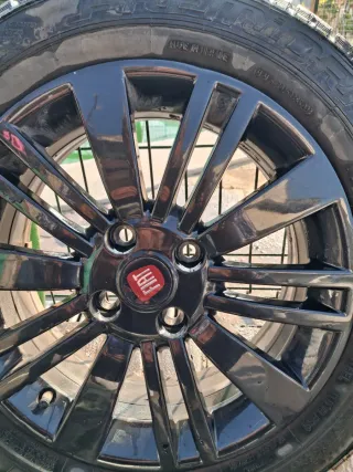 Llantas Fiat 15 4x98 con Neumáticos en buen estado
