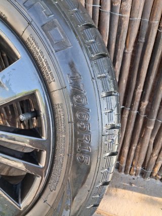 Llantas Fiat 15 4x98 con Neumáticos en buen estado
