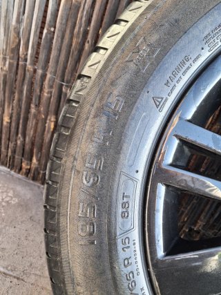 Llantas Fiat 15 4x98 con Neumáticos en buen estado