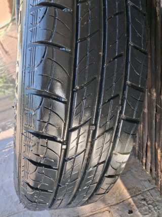Llantas Fiat 15 4x98 con Neumáticos en buen estado