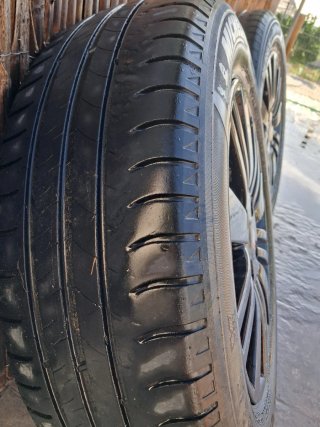 Llantas Fiat 15 4x98 con Neumáticos en buen estado