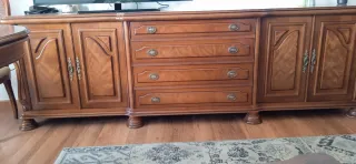 Comedor: Mesa, Aparador y 6 Sillas