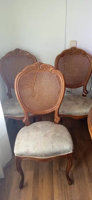 Comedor: Mesa, Aparador y 6 Sillas