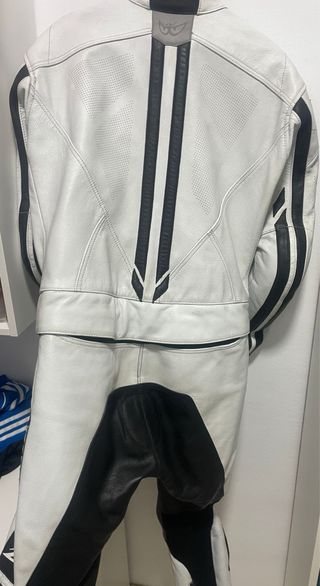 Mono de moto Berik deportivo blanco y negro