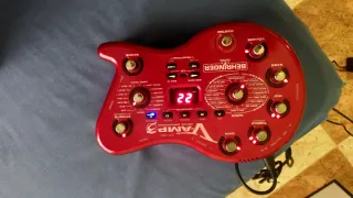 Pedal de efectos para guitarra BEHRINGER V-AMP3