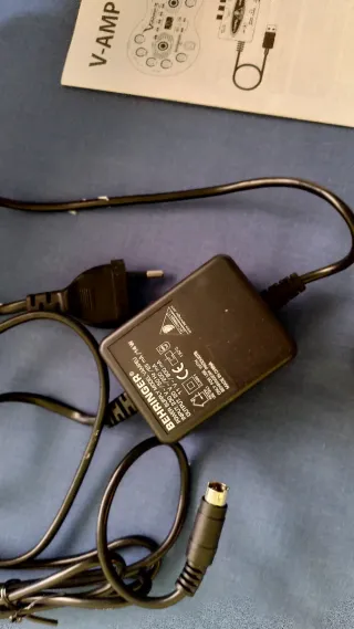 Pedal de efectos para guitarra BEHRINGER V-AMP3