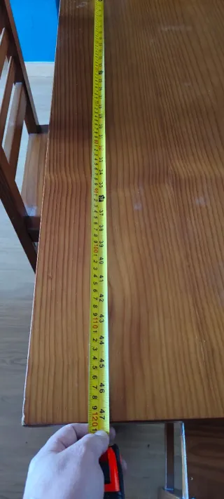 Mesa cuadrada de madera