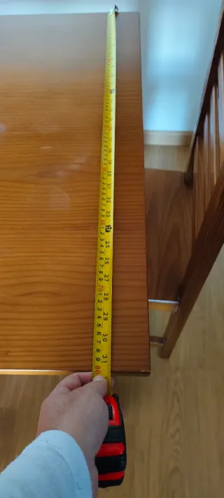 Mesa cuadrada de madera