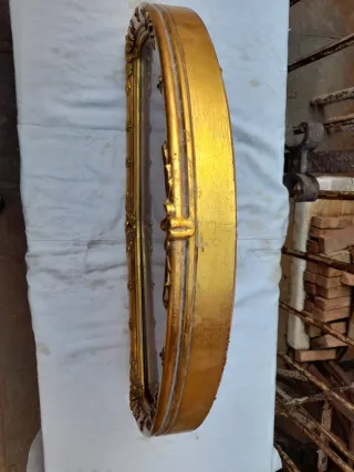 Antigua Abaniquera Dorada con Flor