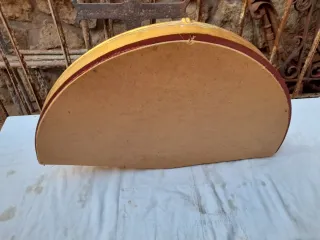 Antigua Abaniquera Dorada con Flor