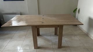 Mesa de comedor de madera