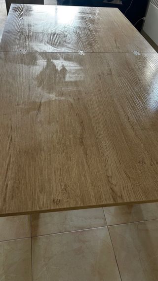 Mesa de comedor de madera