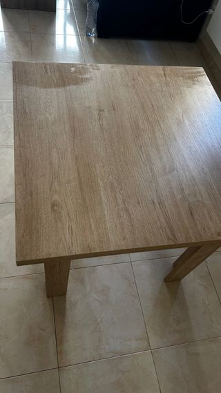 Mesa de comedor de madera