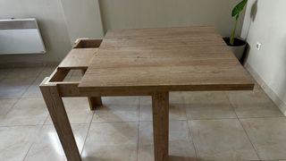 Mesa de comedor de madera