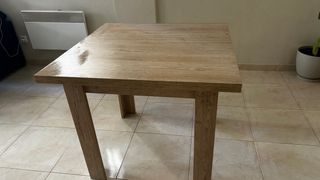 Mesa de comedor de madera