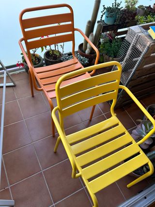 2 Sillas Metálicas Naranja y Amarillas