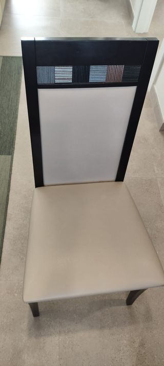 Mesa extensible wengué y 6 sillas a juego