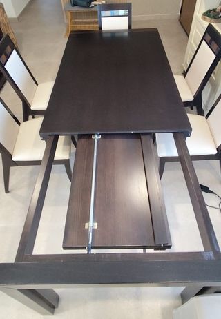 Mesa extensible wengué y 6 sillas a juego