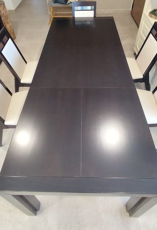 Mesa extensible wengué y 6 sillas a juego