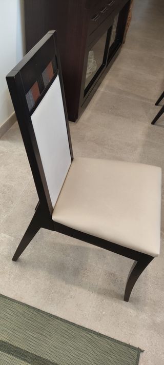 Mesa extensible wengué y 6 sillas a juego