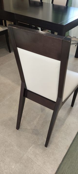 Mesa extensible wengué y 6 sillas a juego