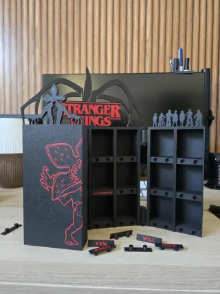 Expositor Stranger Things - Kinder joy