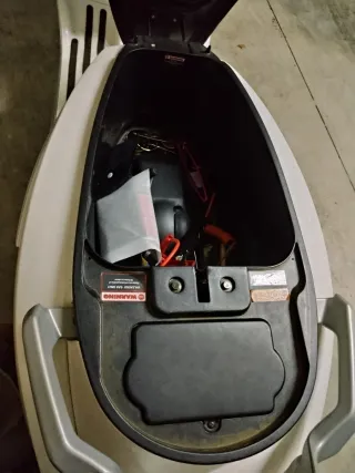 Ciclomotor Scooter Blanco UM CHILL 50/ año 2022.