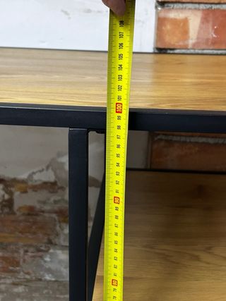 Mesa alta JYSK TRAPPEDAL con estantes