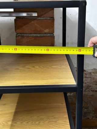 Mesa alta JYSK TRAPPEDAL con estantes