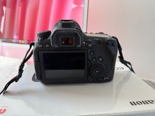 Canon EOS 6D Mark II + 2 Objetivos