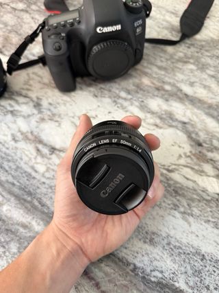 Canon EOS 6D Mark II + 2 Objetivos
