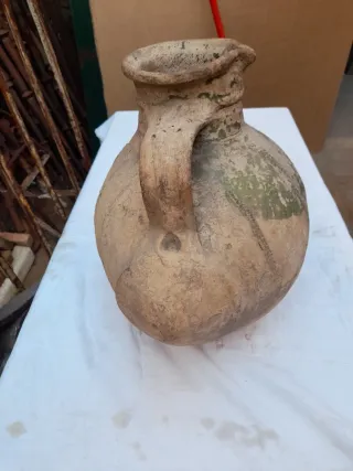 Cántaro antiguo de barro