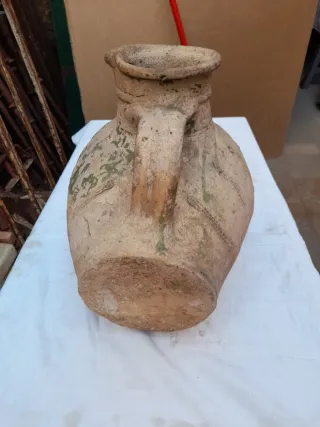 Cántaro antiguo de barro