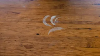 Escritorio de madera con cajones