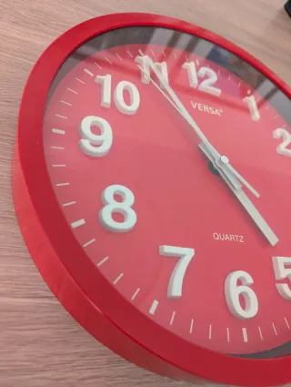 Reloj de Pared Versa Rojo