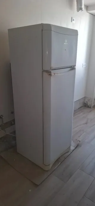 Frigorífico INDESIT