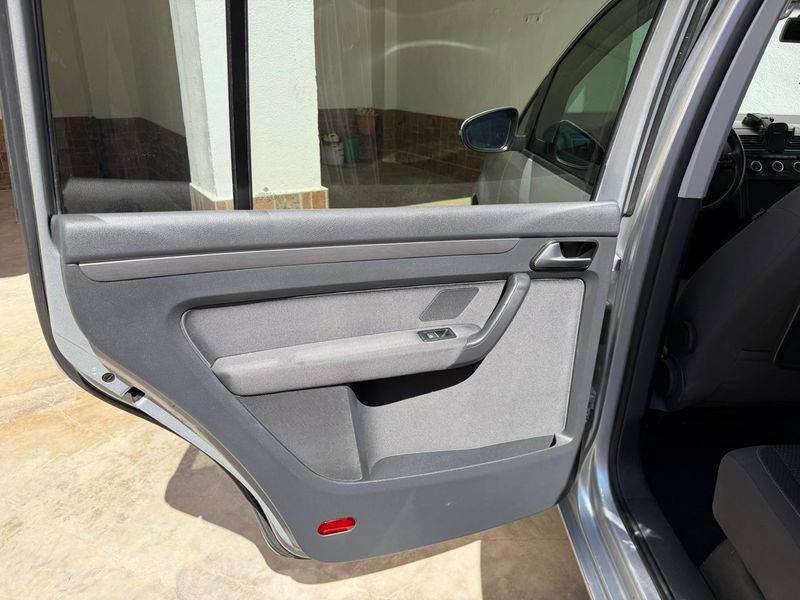 Volkswagen Touran 2015 - foto 1