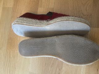 Zapatillas de esparto el color exactamente granate