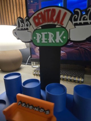 Expositor Central Perk Friends - McDonald's