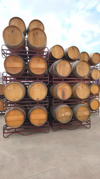 Barricas de madera para jardinería o vino