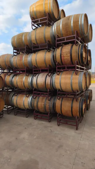 Barricas de madera para jardinería o vino