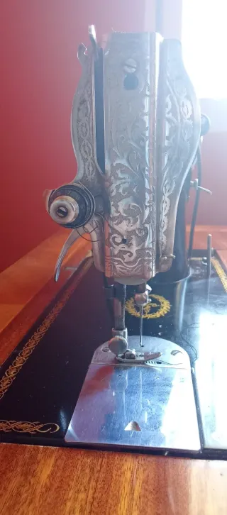 Máquina de coser ALFA antigua