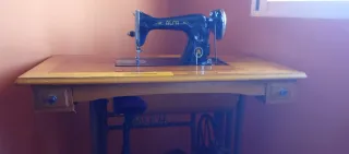 Máquina de coser ALFA antigua