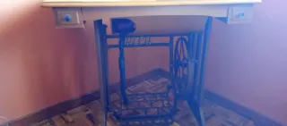 Máquina de coser ALFA antigua