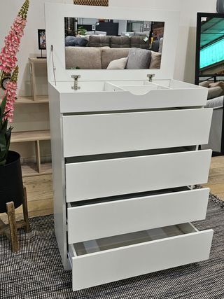 Cómoda blanca con espejo