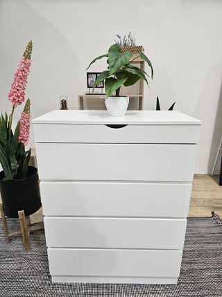 Cómoda blanca con espejo