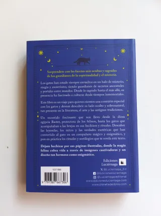 Los gatos y el más allá: Compañeros mágicos y p...