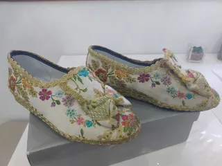 Traje de Valenciana completo   con 2 cuerpos