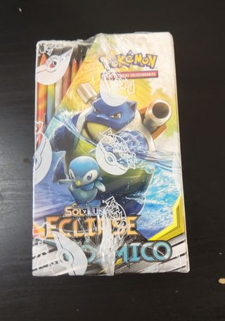 Caja Pokémon Eclipse Cósmico 18 Sobres Español